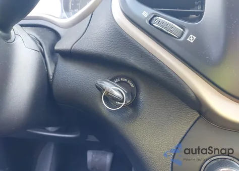 2016 Jeep Cherokee Latitude z USA, uszkodzony, nr VIN 1C4PJMCB5GW216028